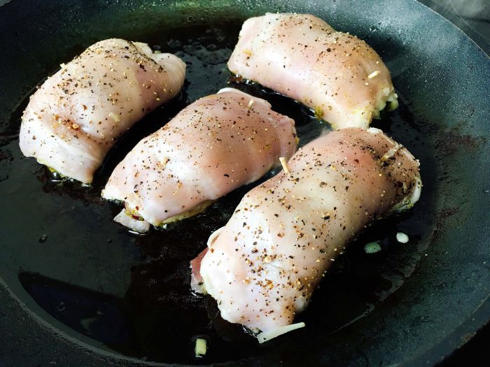 Kaninchenrouladen mit Speck und Chantré Sauce